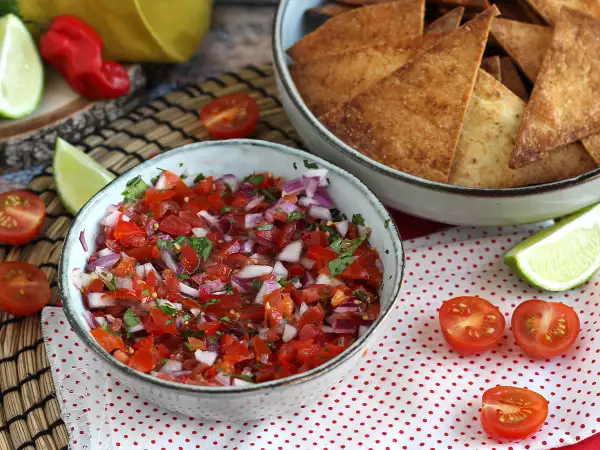 Συνταγή Pico de gallo και σπιτικά τσιπς τορτίγια