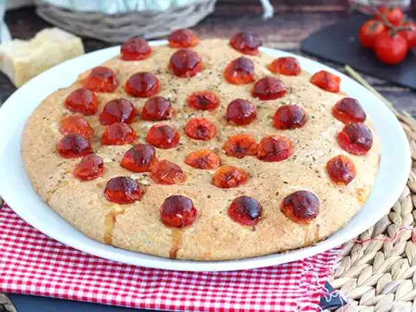 Συνταγή Focaccia με ντοματίνια