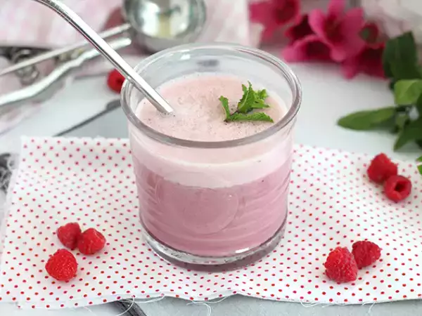 Συνταγή Vegan μιλκσέικ με βατόμουρο και μέντα