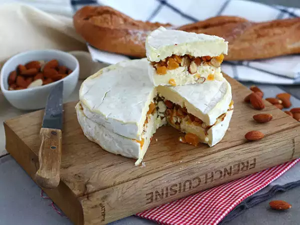Συνταγή Brie με γέμιση βερίκοκου και αμυγδάλου