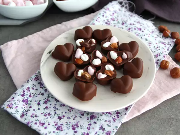 Συνταγή Σοκολάτες με marshmallow και φουντούκι