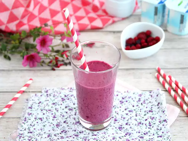 Συνταγή Lassi με κόκκινα φρούτα