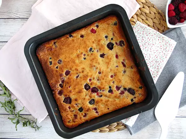 Συνταγή Brownie με λευκή σοκολάτα και κόκκινα φρούτα (blondie)