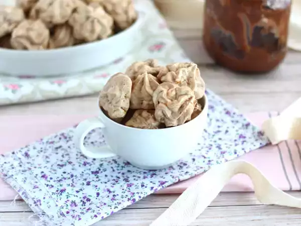 Συνταγή Μαρέγκες με nutella