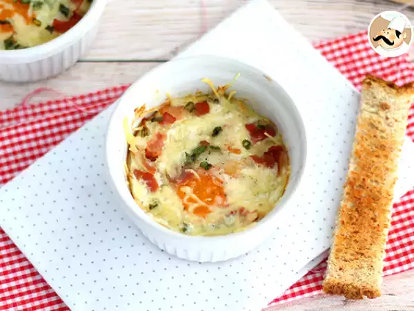 Συνταγή Oeufs cocotte με μπέικον και σχοινόπρασο, μια γρήγορη συνταγή