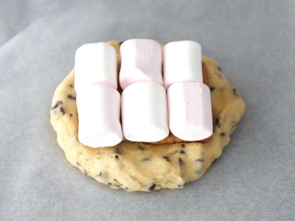 Γιγαντιαίο κέικ μπισκότων με marshmallows - Προετοιμασία βήμα 7