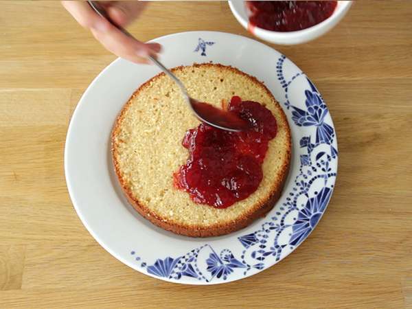 Κέικ Victoria Sponge Cake - Προετοιμασία βήμα 5