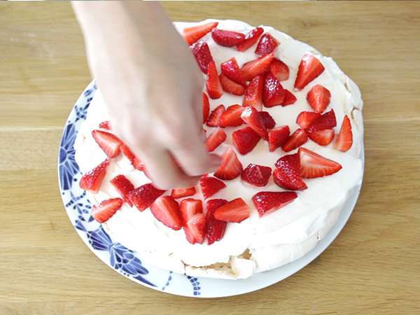 Εύκολη pavlova φράουλα - Προετοιμασία βήμα 6