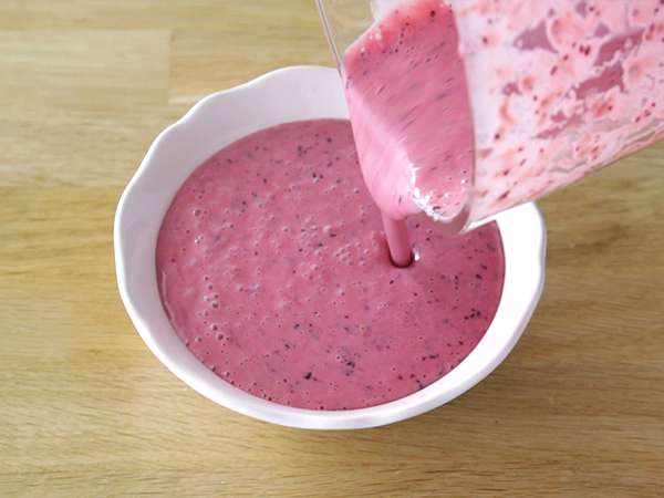 Κόκκινο μπολ Smoothie φρούτων - Προετοιμασία βήμα 2