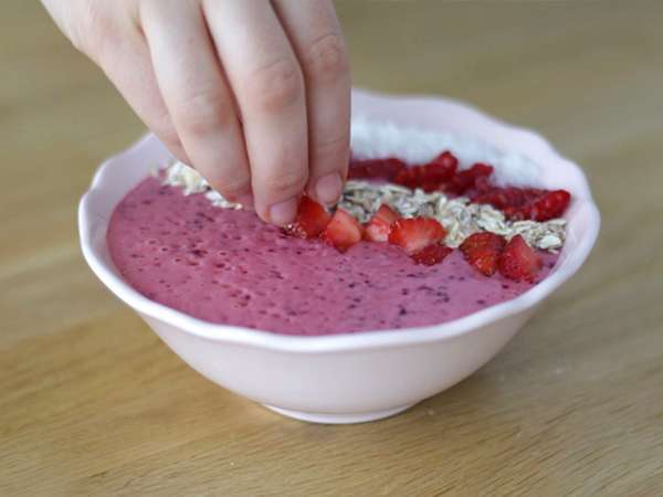 Κόκκινο μπολ Smoothie φρούτων - Προετοιμασία βήμα 3