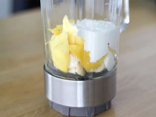 Mango μπανάνα smoothie bowl - Προετοιμασία βήμα 1