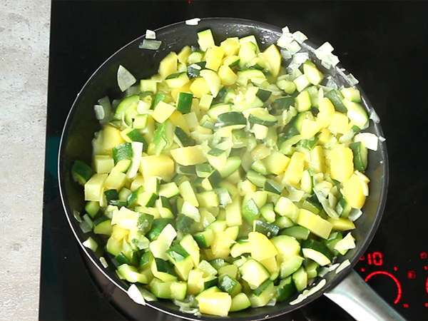 Vegan πίτα βοσκού με κολοκυθάκια και τόφου - Προετοιμασία βήμα 4