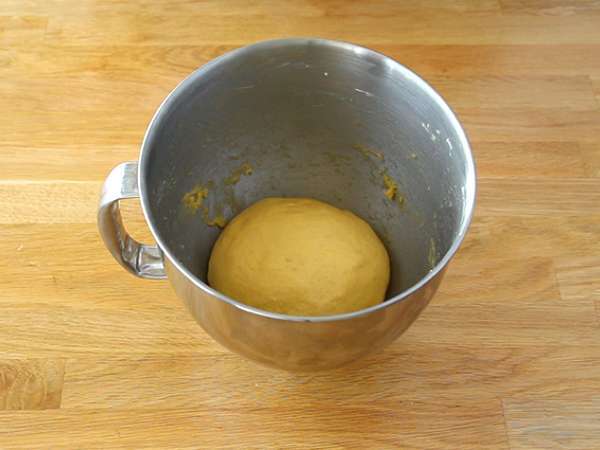 Baba au rhum, η συνταγή εξηγείται λεπτομερώς - Προετοιμασία βήμα 2