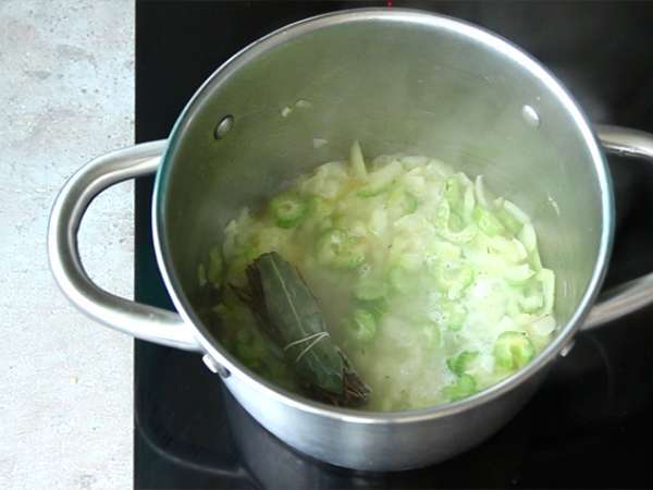 Moules marinières, μια απλή και νόστιμη συνταγή - Προετοιμασία βήμα 2