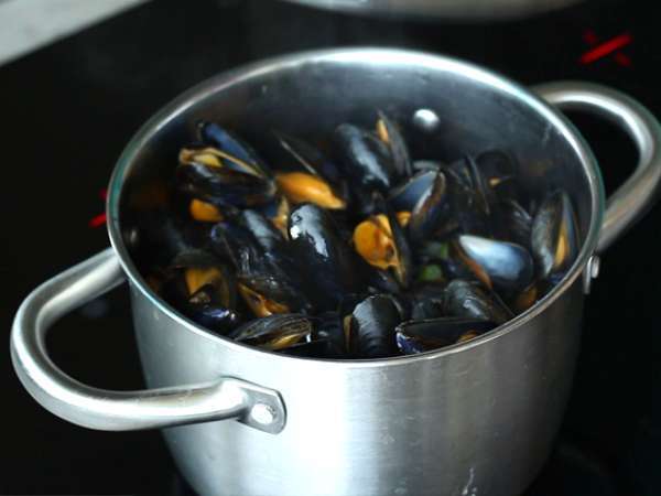 Moules marinières, μια απλή και νόστιμη συνταγή - Προετοιμασία βήμα 3