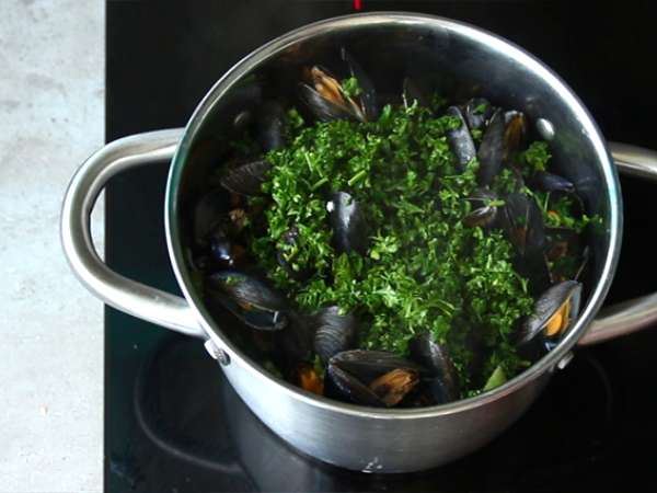 Moules marinières, μια απλή και νόστιμη συνταγή - Προετοιμασία βήμα 4