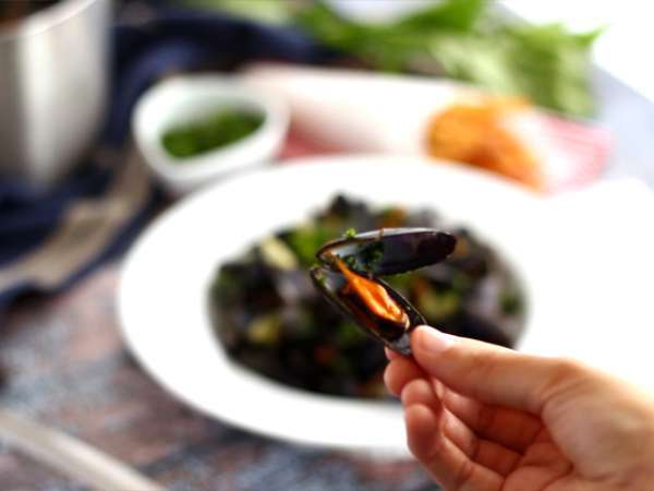 Moules marinières, μια απλή και νόστιμη συνταγή - Προετοιμασία βήμα 5