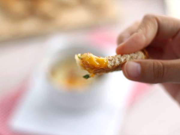 Oeufs cocotte με μπέικον και σχοινόπρασο, μια γρήγορη συνταγή - Προετοιμασία βήμα 4
