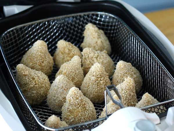 Coxinhas (βραζιλιάνικες κροκέτες κοτόπουλου) - Προετοιμασία βήμα 9