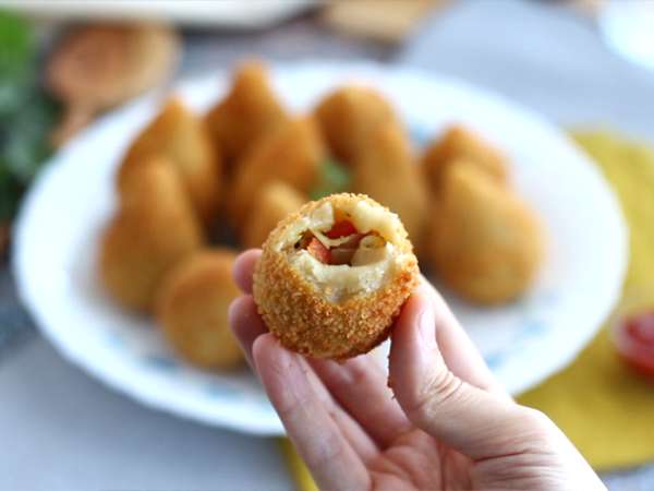 Coxinhas (βραζιλιάνικες κροκέτες κοτόπουλου) - Προετοιμασία βήμα 10