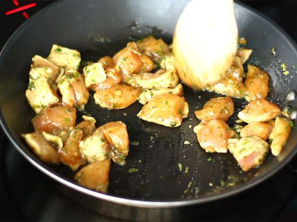 Chow mein (chao men), κινέζικα ζυμαρικά με κοτόπουλο και λαχανικά - Προετοιμασία βήμα 2