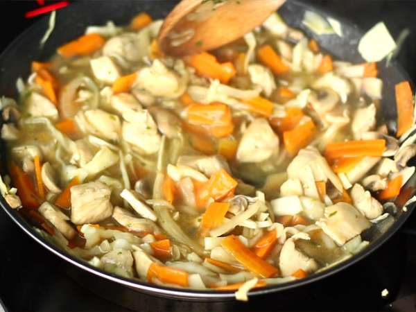 Chow mein (chao men), κινέζικα ζυμαρικά με κοτόπουλο και λαχανικά - Προετοιμασία βήμα 5