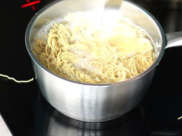 Chow mein (chao men), κινέζικα ζυμαρικά με κοτόπουλο και λαχανικά - Προετοιμασία βήμα 6