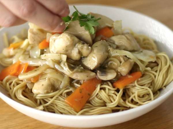 Chow mein (chao men), κινέζικα ζυμαρικά με κοτόπουλο και λαχανικά - Προετοιμασία βήμα 7