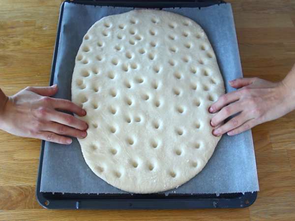 Focaccia, ιταλικό ψωμί με δεντρολίβανο - Προετοιμασία βήμα 4