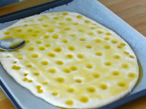 Focaccia, ιταλικό ψωμί με δεντρολίβανο - Προετοιμασία βήμα 5