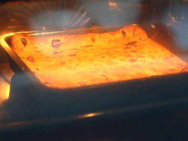 Brownie με λευκή σοκολάτα και κόκκινα φρούτα (Blondie) - Προετοιμασία βήμα 4