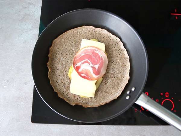 Γαλέτα φαγόπυρου με τυρί raclette - Προετοιμασία βήμα 2