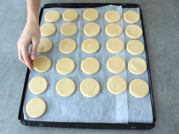 Alfajores - αργεντίνικο ψωμί με μαρμελάδα γάλακτος και καρύδα - Προετοιμασία βήμα 5