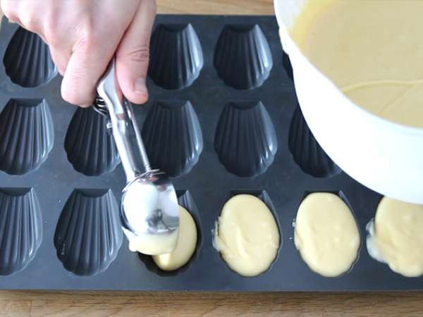Εύκολη συνταγή για απλά, αφράτα madeleines - Προετοιμασία βήμα 3