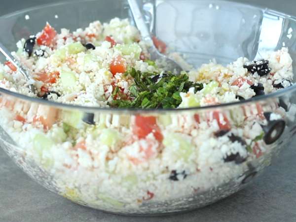 100% χορτοφαγικό κουνουπίδι tabbouleh - Προετοιμασία βήμα 2