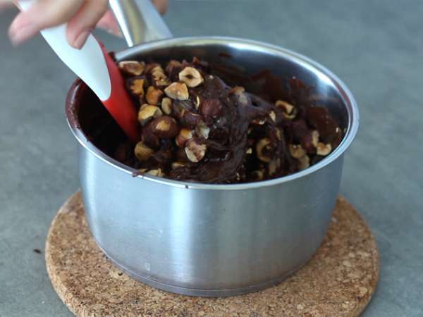 Hazelnut fudge - Τετράγωνα σοκολάτας και φουντουκιού - Προετοιμασία βήμα 2