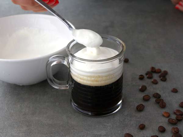 Irish Coffee (καφές με ουίσκι και σαντιγί) - Προετοιμασία βήμα 3