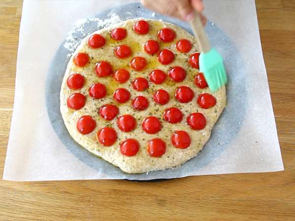 Focaccia με ντοματίνια - Προετοιμασία βήμα 4