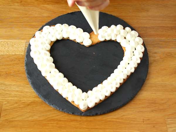 Heart cake au Kinder - Kinder κέικ καρδιάς για την Ημέρα του Αγίου Βαλεντίνου - Προετοιμασία βήμα 8
