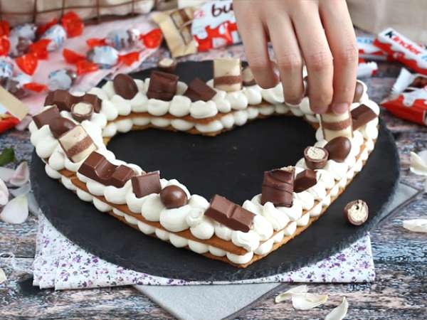 Heart cake au Kinder - Kinder κέικ καρδιάς για την Ημέρα του Αγίου Βαλεντίνου - Προετοιμασία βήμα 11