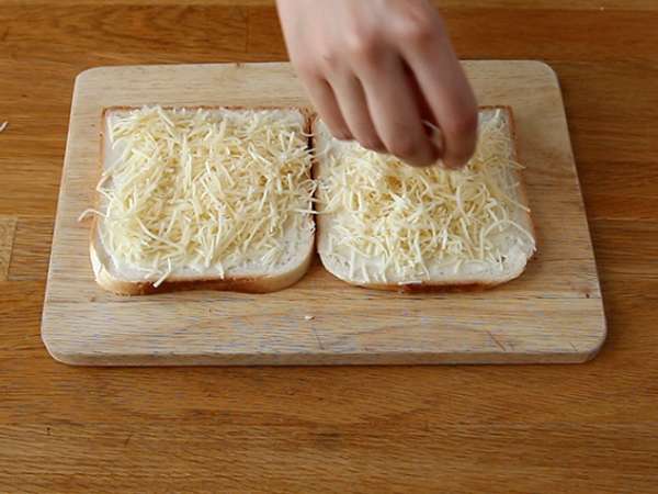 Gourmet croque-monsieur με σάλτσα μπεσαμέλ - Προετοιμασία βήμα 1