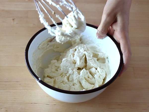 Παντεσπάνι καρότου με γέμιση cheesecake - Προετοιμασία βήμα 1