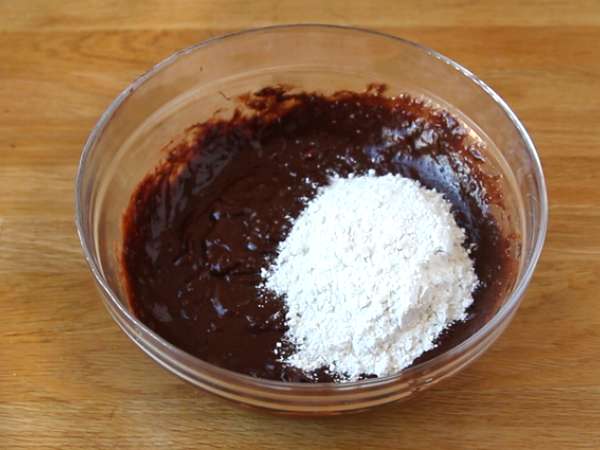 Brownie με αβοκάντο και σοκολάτα χωρίς βούτυρο - χωρίς λακτόζη - Προετοιμασία βήμα 2