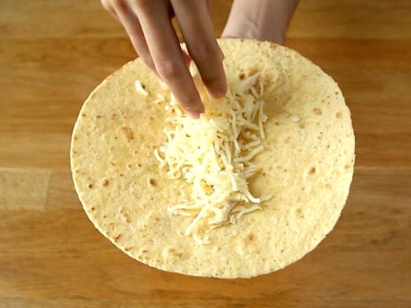 Κοτόπουλο Enchiladas με σάλτσα τσίλι - Προετοιμασία βήμα 4