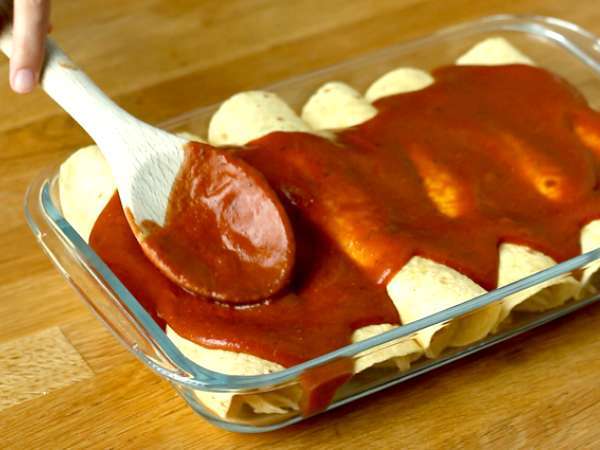 Κοτόπουλο Enchiladas με σάλτσα τσίλι - Προετοιμασία βήμα 6