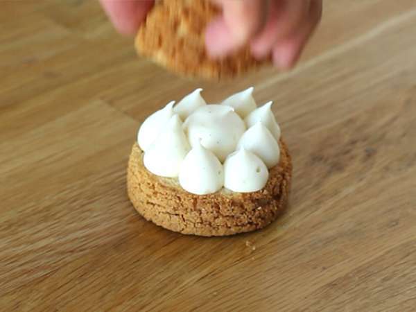 Κρέμα βανίλιας κρέμα cracker puffs - Προετοιμασία βήμα 17