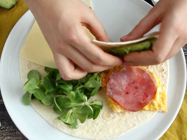 Φρυγανισμένο wrap σε στυλ δεκατιανού - Tortilla Wrap Hack - Προετοιμασία βήμα 4