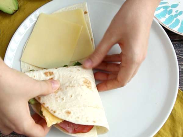 Φρυγανισμένο wrap σε στυλ δεκατιανού - Tortilla Wrap Hack - Προετοιμασία βήμα 5