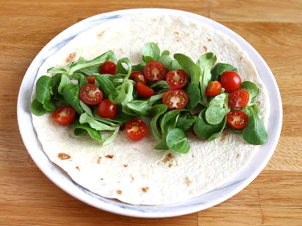 Σάντουιτς wrap με Chorizo, αβοκάντο και ντομάτα - Προετοιμασία βήμα 1