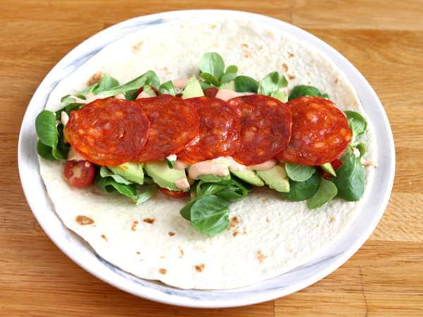 Σάντουιτς wrap με Chorizo, αβοκάντο και ντομάτα - Προετοιμασία βήμα 3